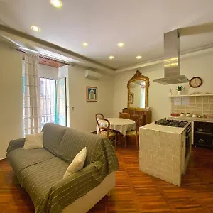 trinita-degli-spagnoli-house.hotels-amalfi.com/