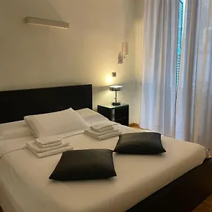 Stefano House Fontana Di Trevi , Roma Italia